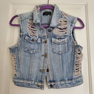 Distressed lightwash vest